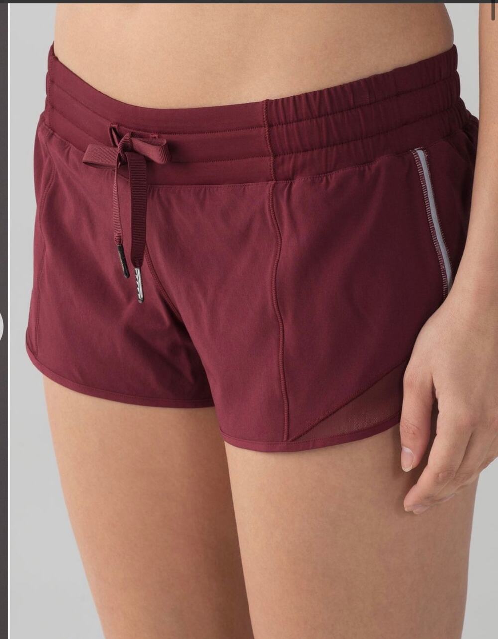 Lululemon Hotty Hot Short 2.5" size 4